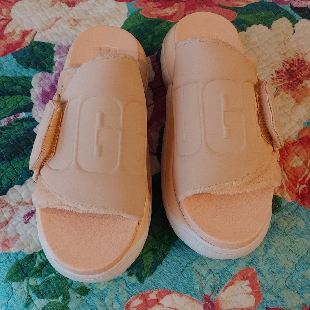 UGG LA Cloud Slide Peach Fuzz